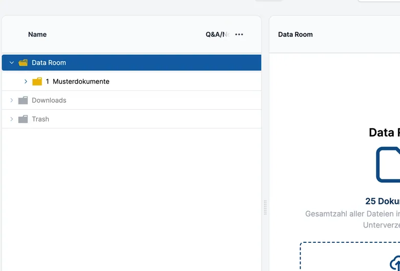Data room view in DOREE+ with a folder tree, a switch between tree, list and plans, and a drop area for files.